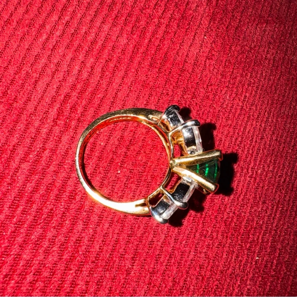 Exquisite Green and Gold Women's Ring - Picture 4 of 11
